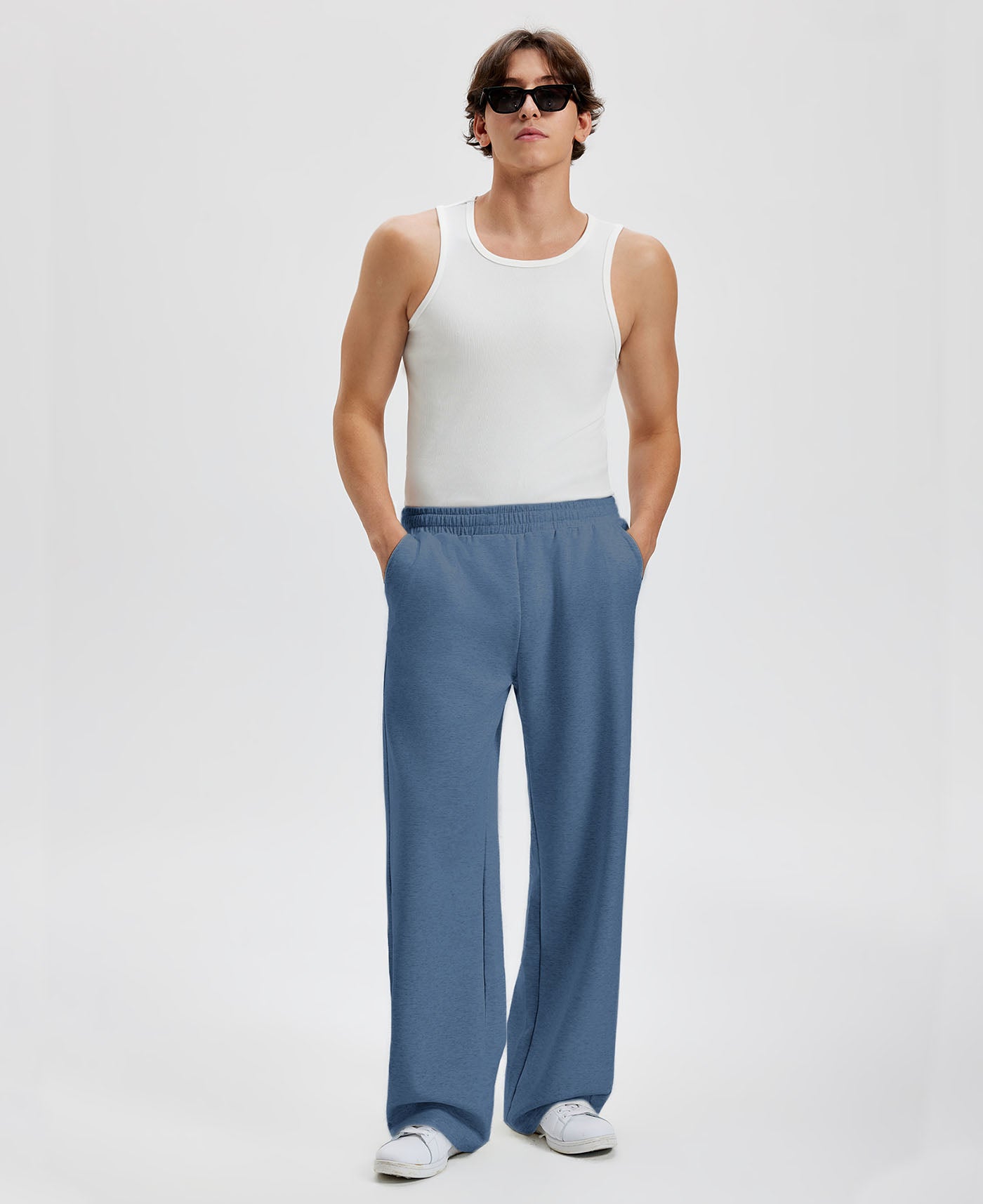 Loose fit blue sweatpants for men, full outfit. Casual men's sweatpants front look.