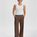 Loose fit coffee sweatpants for men, full outfit. Casual men's sweatpants front look.