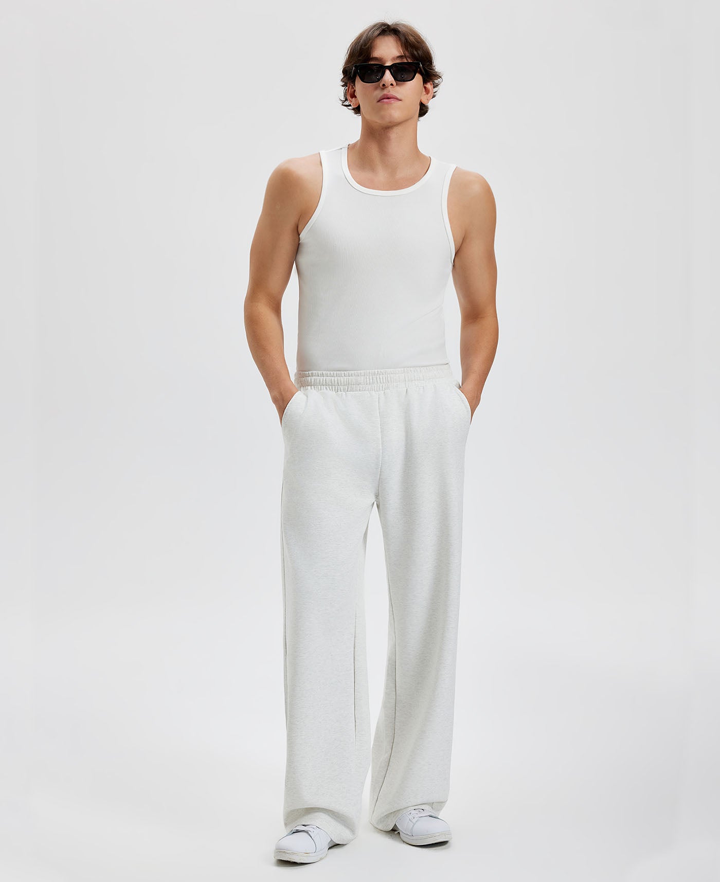 Loose fit white greye sweatpants for men, full outfit. Casual men's sweatpants front look.