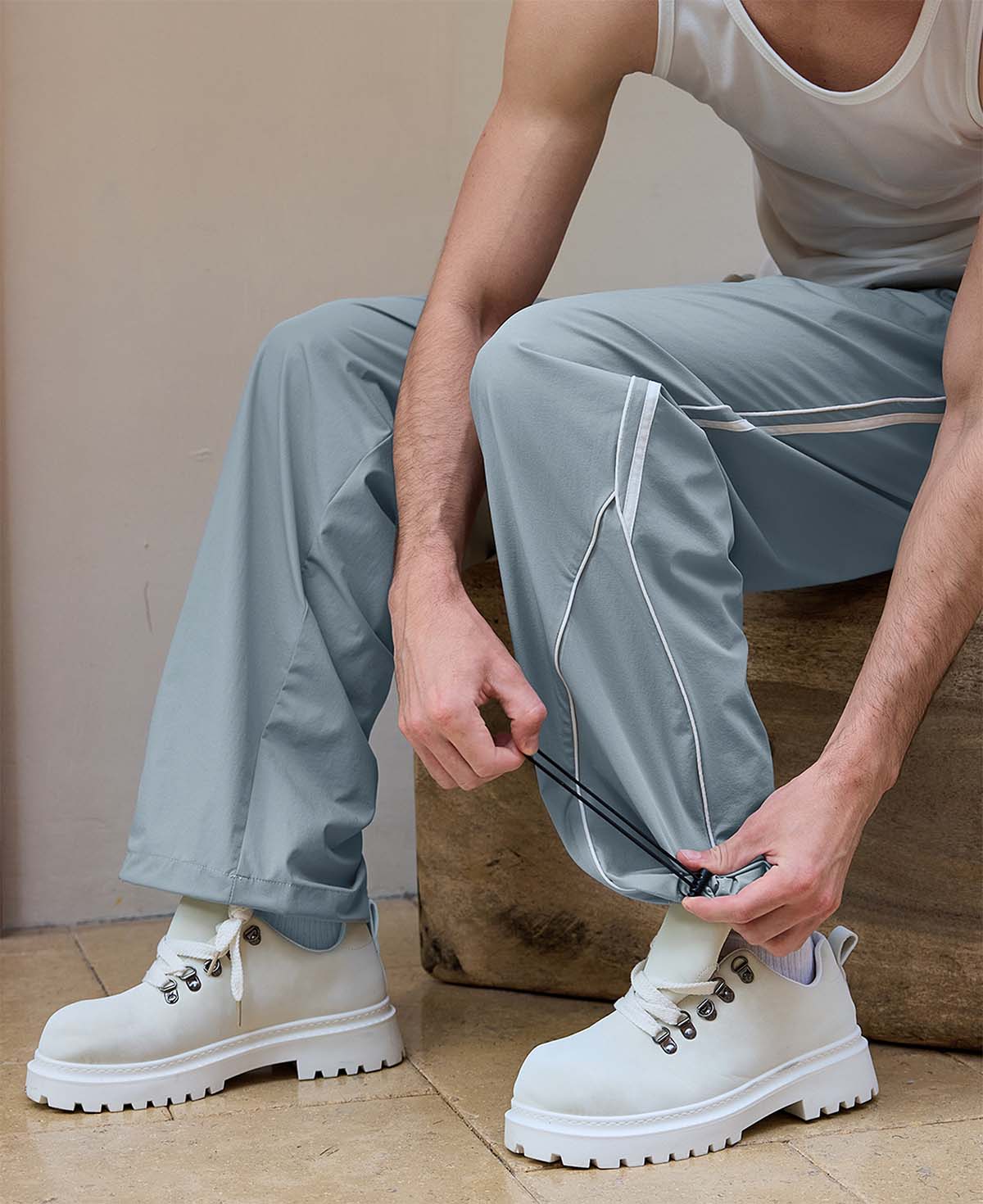 Custom fabric for men's lake blue baggy wide leg sweatpants, windproof exterior, breathable and quick-dry interior.